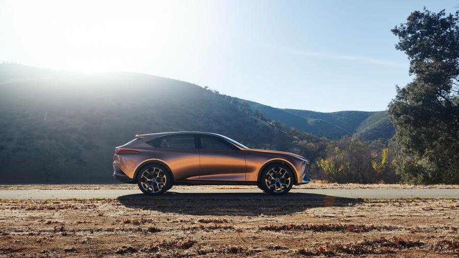  Lexus LF-1 Limitless 2018 года  (фото 34 из 72)